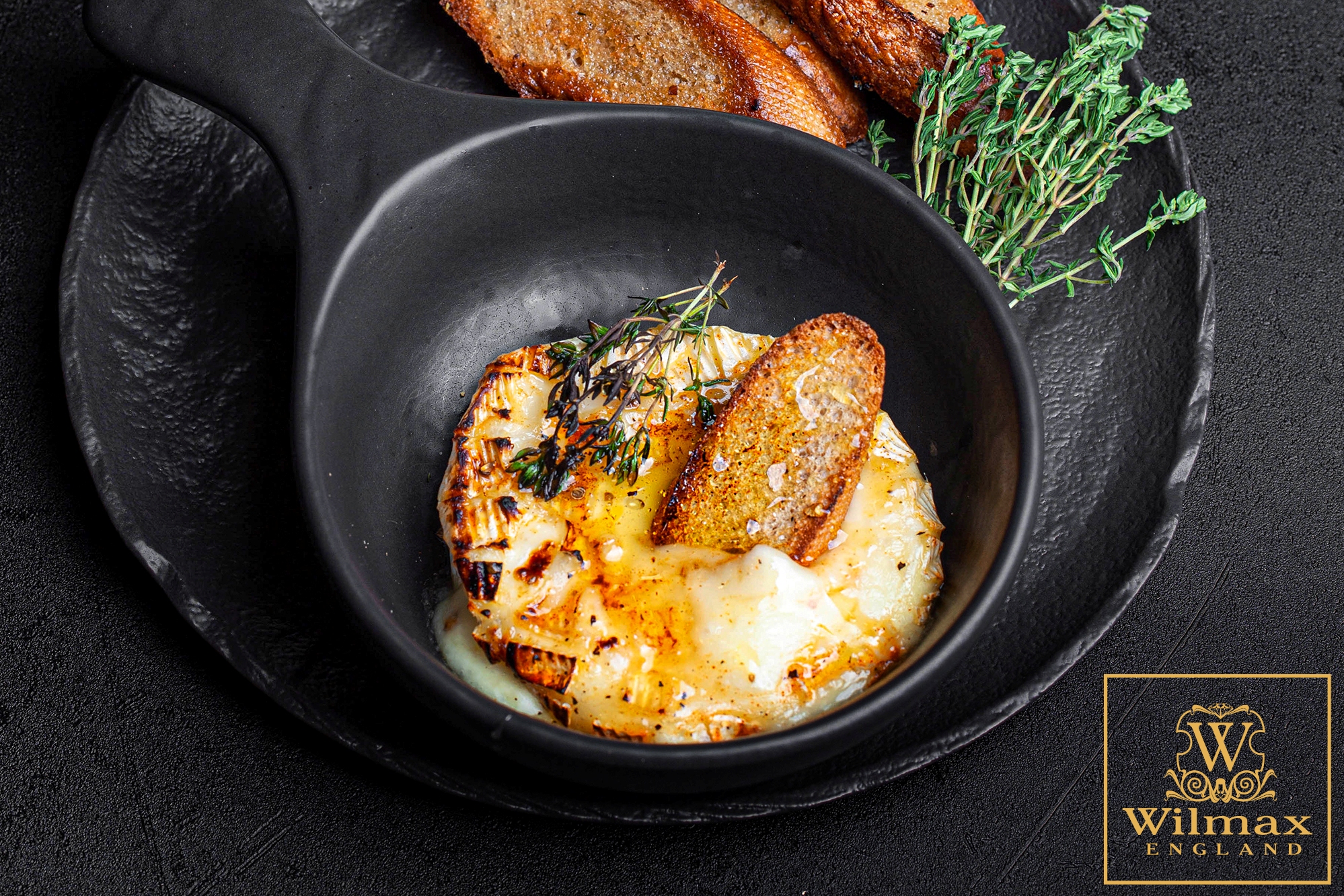 BAKED CAMEMBERT WITH THYME AND TOAST